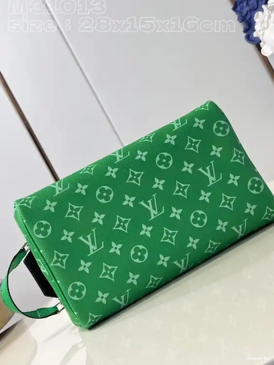 VUITTON LOUIS KIT -28*15*16.5CM DOPP 0515
